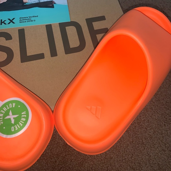 Authentic Enflame Yeezy Slides 🧡🍊 - Picture 4 of 5
